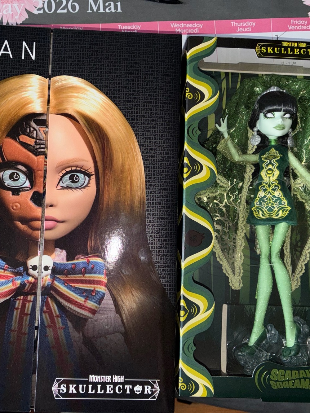 Monster High Skullector & Scarah Screams Dolls - Green, Black, Gold